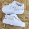 Prénom Swoosh Beige - Air Force 1 Custom Enfant -Sneakers Boutique 5L4A3340copie