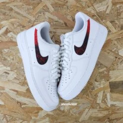 Noir & Rouge Swoosh - Air Force 1 Custom -Sneakers Boutique 5L4A6814copie