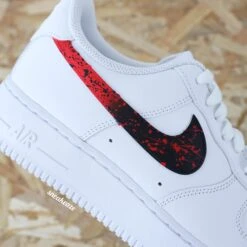 Noir & Rouge Swoosh - Air Force 1 Custom -Sneakers Boutique 5L4A6815copie