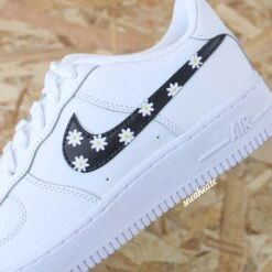 Marguerite (couleur Au Choix) - Air Force 1 Custom Enfant -Sneakers Boutique 5L4A7438copie 042ad508 23a9 4866 9e77 58dbad0df3f5