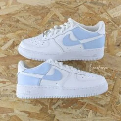 Baby Pink Reverse - Air Force 1 Custom -Sneakers Boutique 5L4A7603copie 39c49c0d ee5c 45f1 9c05 f54cf17b6bc8 1