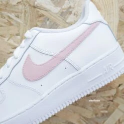 Rose Clair Swoosh - Air Force 1 Custom 10 Rose Clair Swoosh - Air Force 1 Custom -Sneakers Boutique IMG 3581
