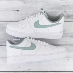Swoosh & Toile (couleur Au Choix) - Air Force 1 Custom -Sneakers Boutique O19B5550copie 6a8f822a bdff 4f13 a47a 387a259530c8