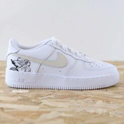 Hibiscus (couleur Au Choix) - Air Force 1 Custom -Sneakers Boutique af1 sneakeaze hibiscus beige clair