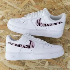 Zèbre (couleur Au Choix) - Air Force 1 Custom -Sneakers Boutique zebreswooshbabypink