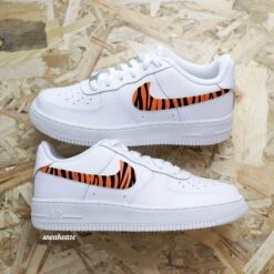 Zèbre (couleur Au Choix) - Air Force 1 Custom -Sneakers Boutique zebreswooshtangerine