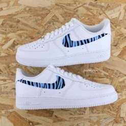 Zèbre (couleur Au Choix) - Air Force 1 Custom -Sneakers Boutique zebreswooshuniblue